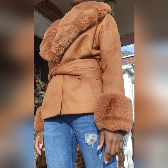 🎉HP🎉Camel Faux Fur Trim Belted Formal Coat - Picture 4 of 6